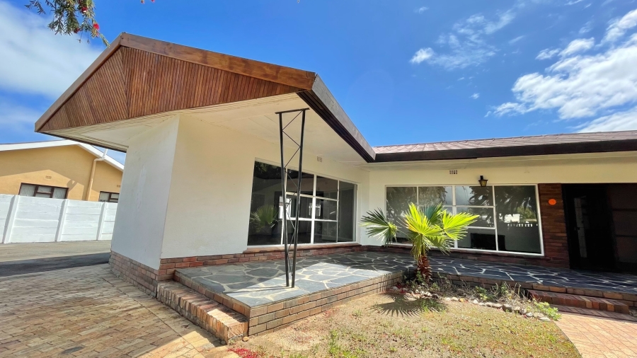 4 Bedroom Property for Sale in Goedehoop Western Cape